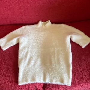 A medium size blouse. Soft. Color white.